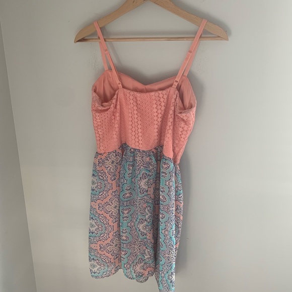 Pink and patterned dress - Picture 2 of 4